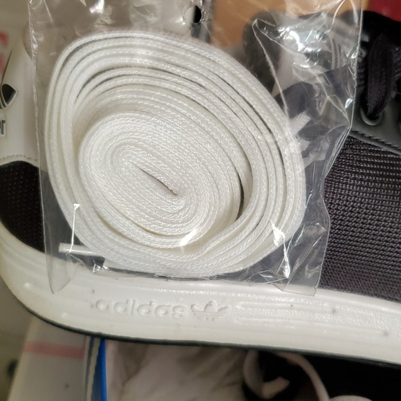 Adidas - Picture 3 of 4